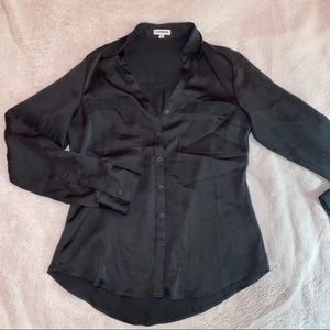 BLACK EXPRESS BUTTON DOWN
